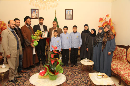 السفير الإيراني يستقبل وفد مدارس المهدي عج