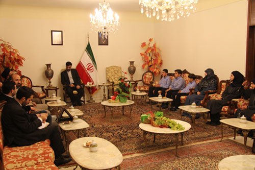 السفير الإيراني يستقبل وفد مدارس المهدي عج