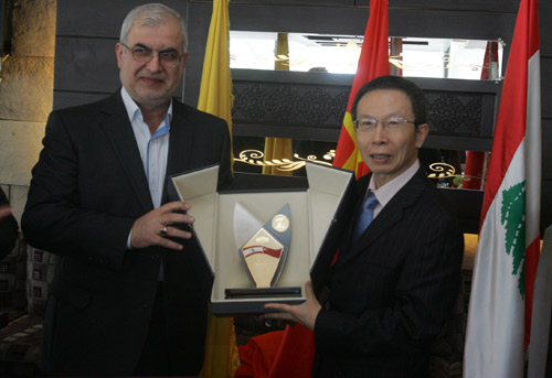 حزب الله يكرّم السفير الصيني في لبنان 