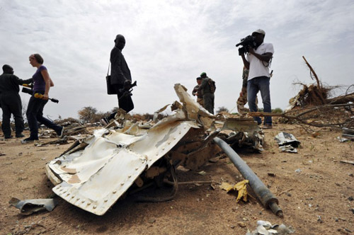 آثار الطائرة الجزائرية المحطمة في مالي