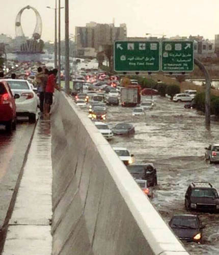 مدينة جدة السعودية تغرق بالأمطار