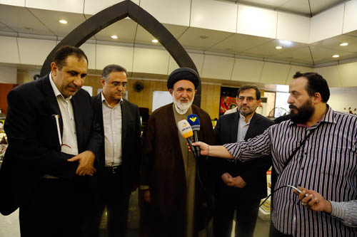 رئيس بعثة الحج الرسمية الإيرانية يزور ضريح الشهيد القائد الحاج عماد مغنية