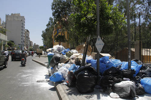 النفايات تتراكم في شوارع العاصمة بيروت