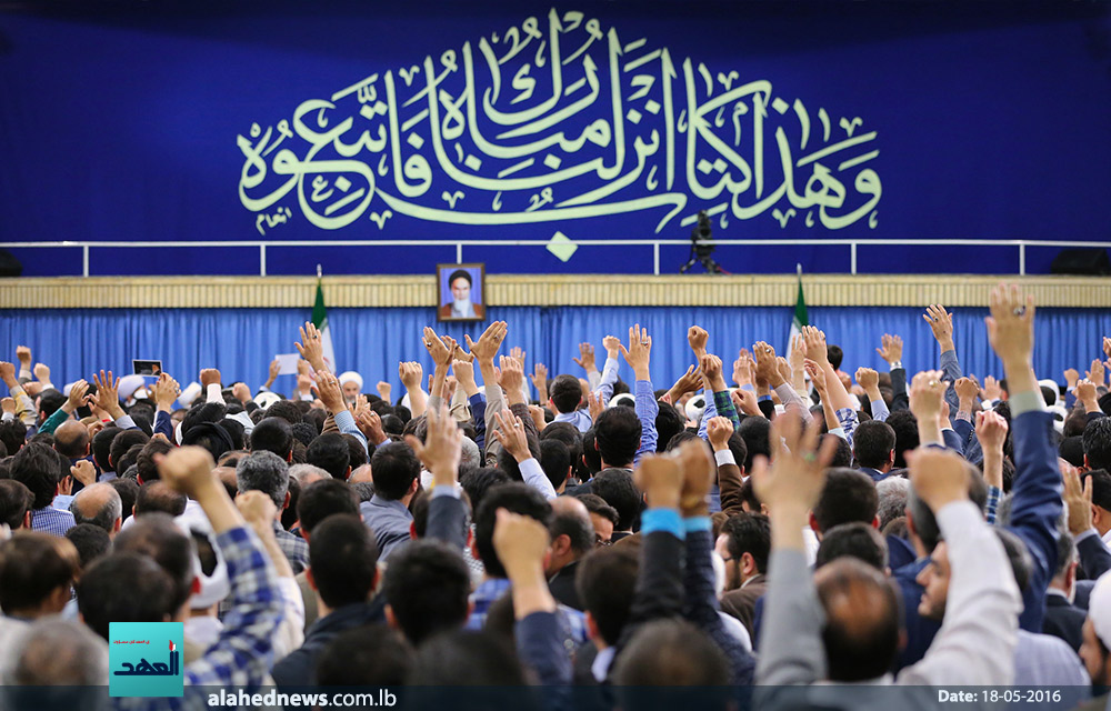 الإمام الخامنئي خلال استقباله الفائزين والمشاركين في مسابقات طهران الدولية الـ33 لحفظ وتلاوة القرآن الكريم