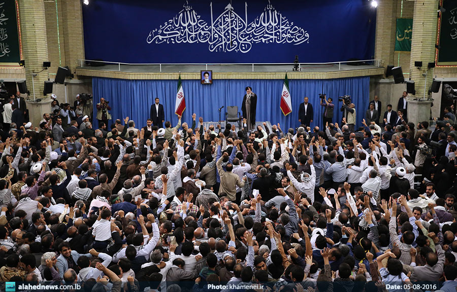 لقاء الإمام الخامنئي بالآلاف من عامة الشعب الإيراني..(2016-08-05)