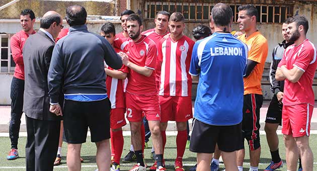 بالصور  : منتخب لبنان لكرة القدم يستأنف تمارينه 