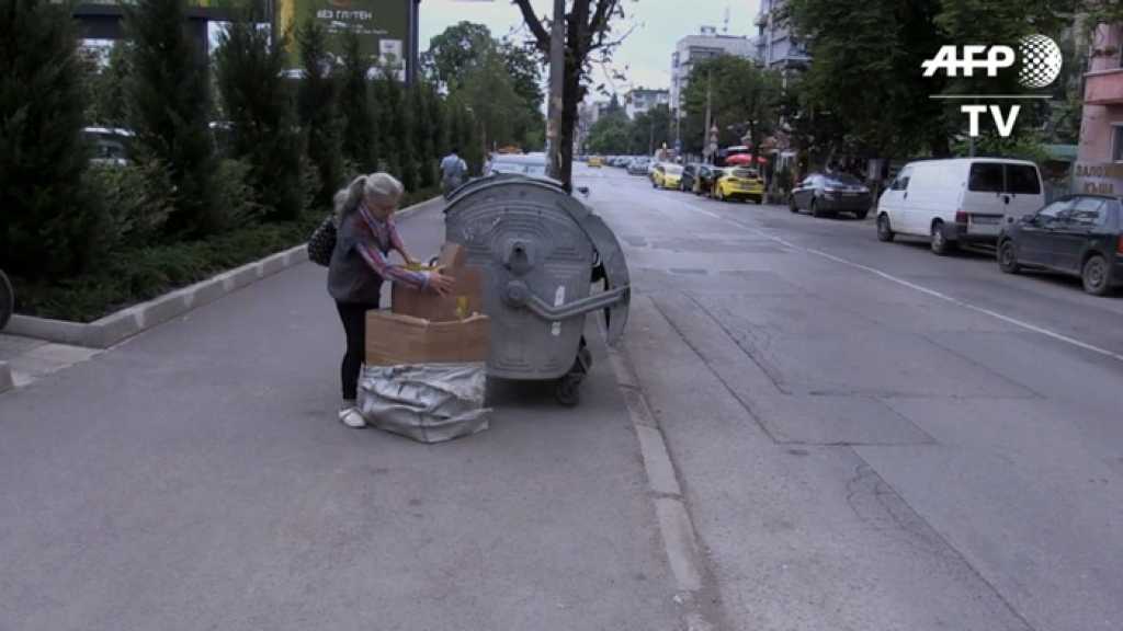 فقراء بلغاريا يحلون ازمة إعادة تدوير النفايات