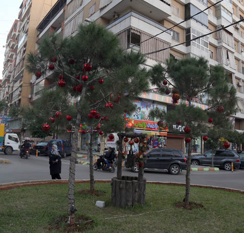 شجر الميلاد في بيروت: من الضاحية الى العاصمة