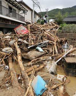  غضب الطبيعة في هيروشيما اليابانية يقتل العشرات