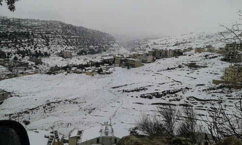 العاصفة يوهان تكسو المناطق اللبنانية ببياض الثلج