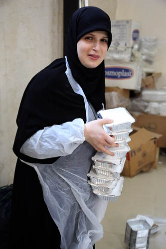 مشروع (الجار ثم الدار) لتقديم وجبات الإفطار للمحتاجين