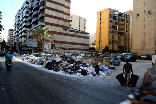 النفايات تتراكم في شوارع الضاحية الجنوبية