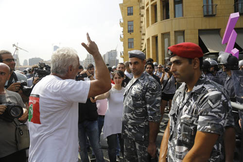 مواجهات بين القوى الأمنية ونشطاء الحراك المدني بالتزامن مع طاولة الحوار