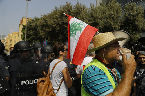 مواجهات بين القوى الأمنية ونشطاء الحراك المدني بالتزامن مع طاولة الحوار