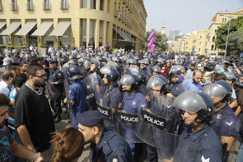 مواجهات بين القوى الأمنية ونشطاء الحراك المدني بالتزامن مع طاولة الحوار