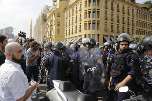 مواجهات بين القوى الأمنية ونشطاء الحراك المدني بالتزامن مع طاولة الحوار