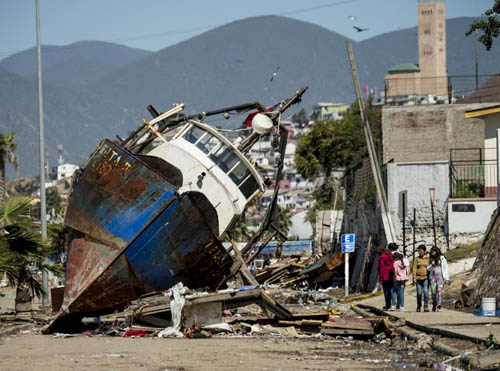 هزة ارضية وتشريد مليون نسمة بسبب التسونامي في تشيلي