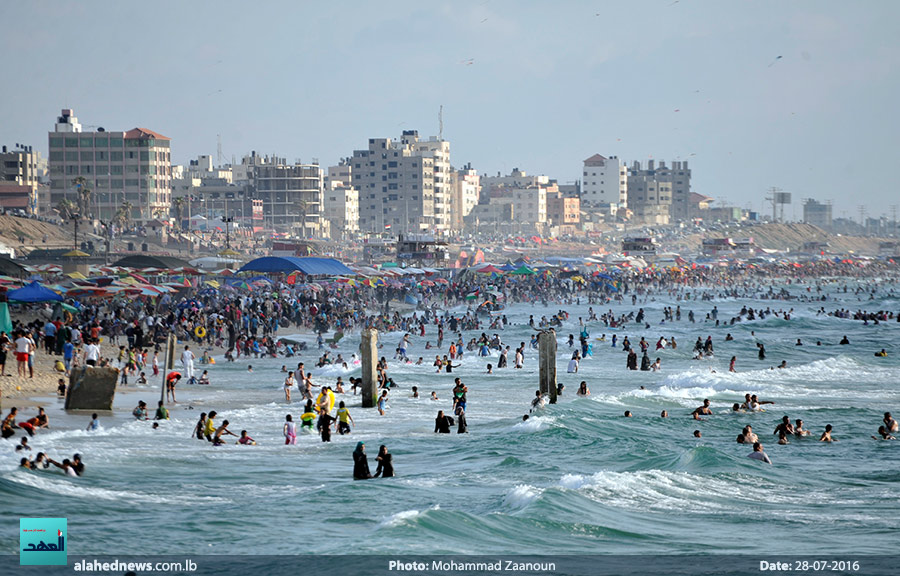 الغزيون يمرحون رغم الحصار..(2016-07-29)