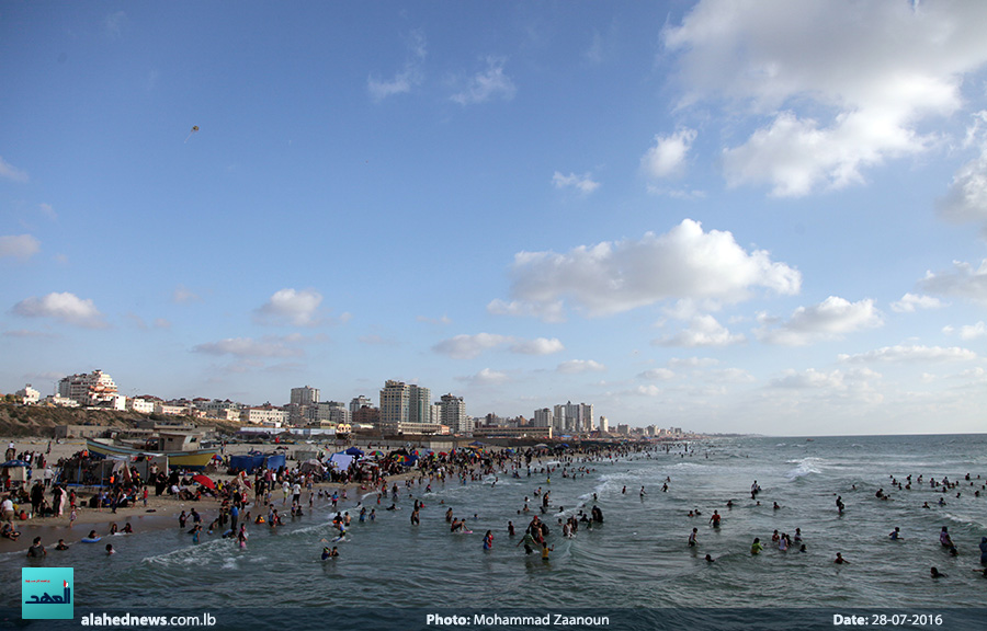 الغزيون يمرحون رغم الحصار..(2016-07-29)