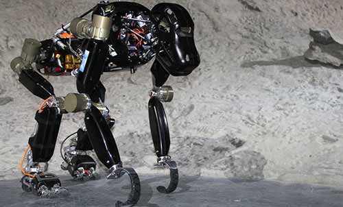 قرد روبوتي قد يسير على القمر مستقبلاً