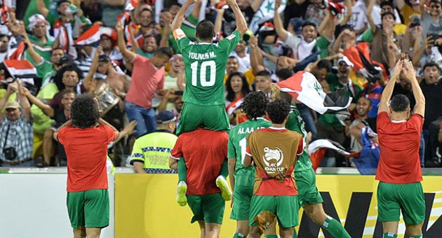 الاولمبية العراقية تمنح منتخب كرة القدم 100 الف دولار 