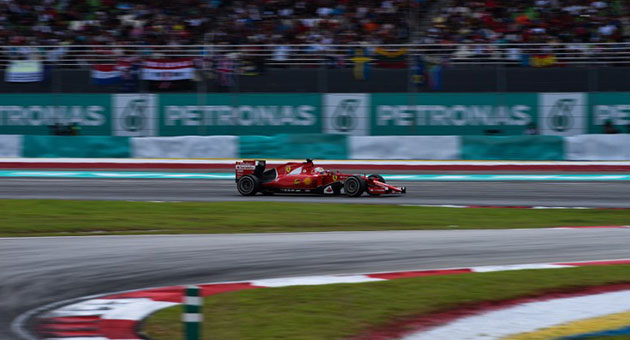 فيتل يتغلب على هامليتون في سباق جائزة ماليزيا الكبرى