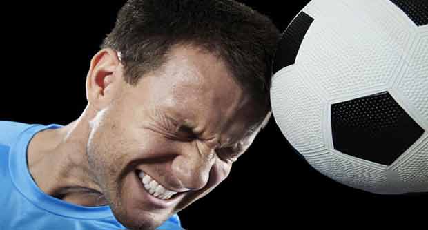 دراسة: لاعبو كرة القدم يواجهون خطرا متزايدا للاصابة بأمراض الدماغ 