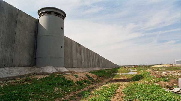 الكيان الصهيوني يبني جداراً على الحدود الاردنية