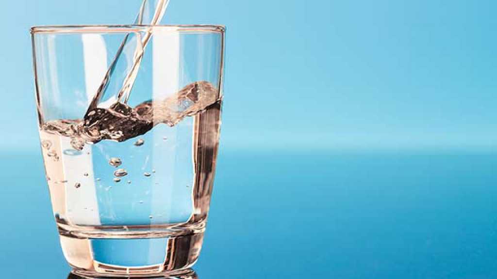 ما هي فوائد شرب الماء الدافئ في الصباح؟