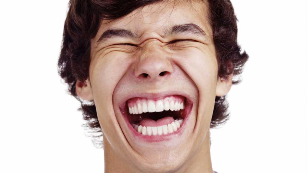 الضحك يجعل الخلايا الطبيعية تدمر الأورام والفيروسات