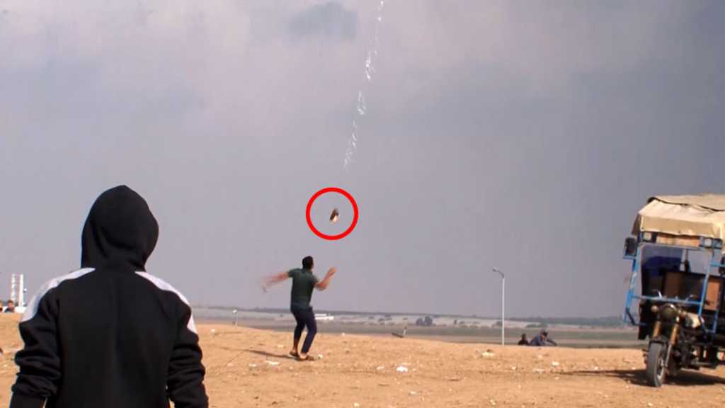 طائرة ورقية محملة بشعلة نارية تربك قوات الاحتلال