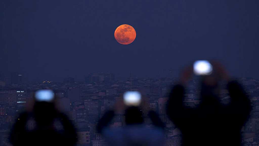 القمر الدموي مساء الجمعة الأطول منذ حوالي قرن